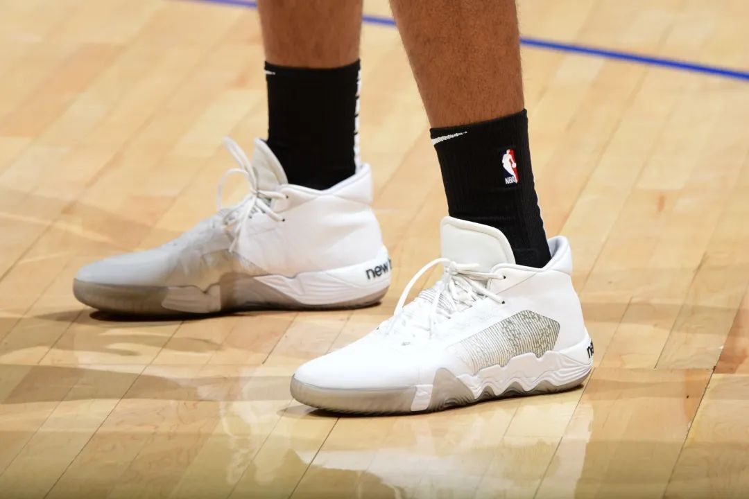 nb现在在国内有旗舰店嘛,nb现在能不能买