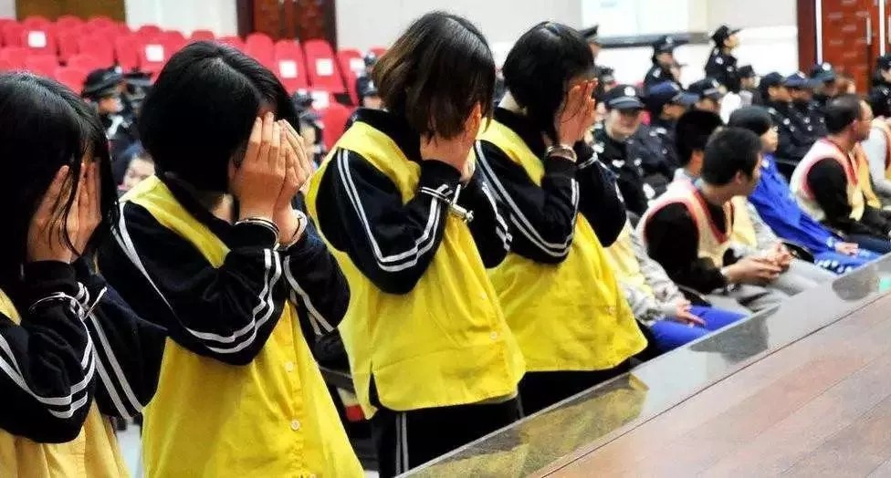 网络酒托诈骗团伙撞上民警走访,直接被当场端掉!