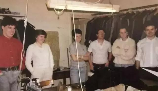 6岁“出柜”,40岁在家中自缢,这个时尚鬼才到底经历了什么?