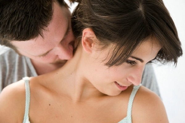 两*生活性**中，亲吻女人的4个“地方”，她会瘫软在你怀里