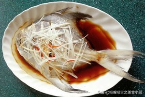 清蒸鲳鱼肉质鲜嫩营养价值高,美食不可辜负家常菜清蒸鲳鱼