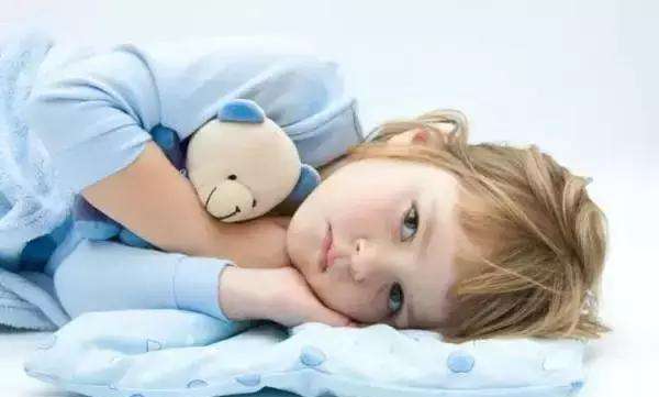 孩子一直不爱睡觉是什么原因,孩子越大越不爱睡觉了怎么回事