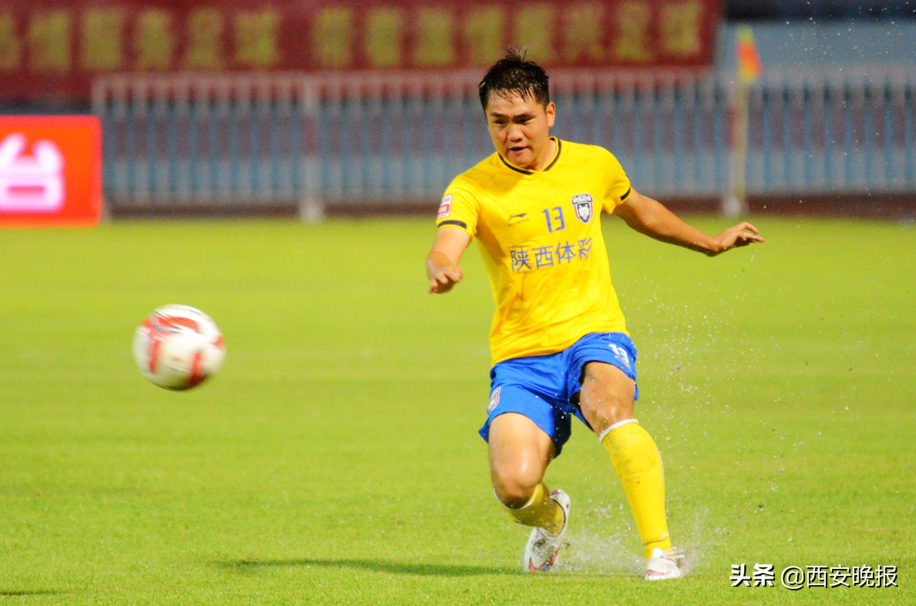 西北狼瞄准冲超,西北狼力克领头羊图片