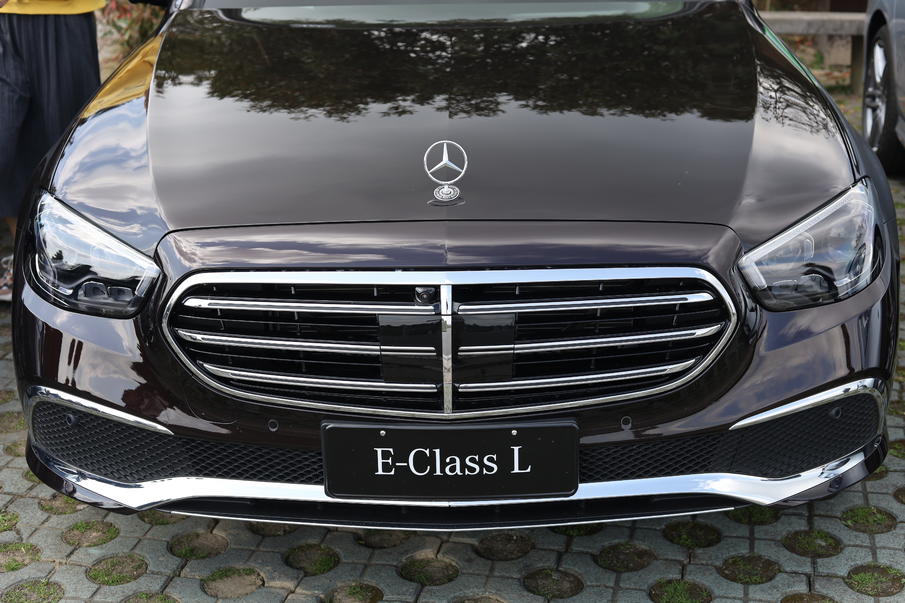 40多万开小迈巴赫！奔驰E级上市前不被看好，如今月销过万比5系火