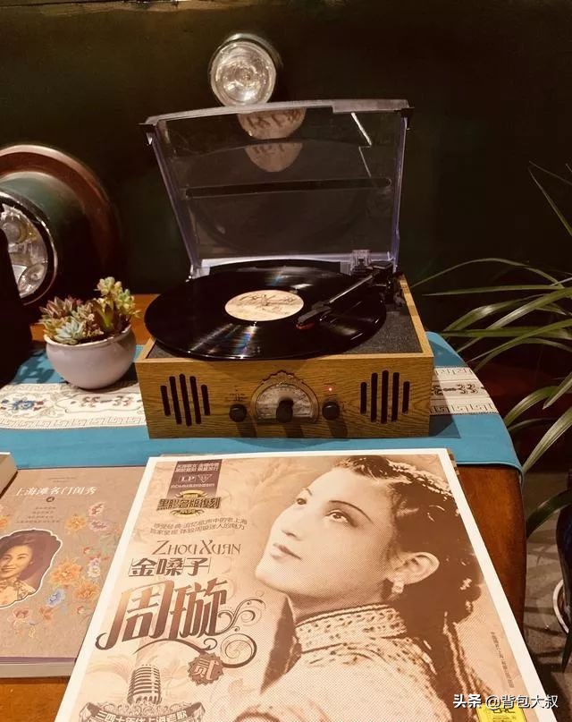 这个大叔有点料背包客主题酒店老板自媒体达人哪个身份才是他？