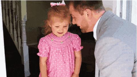 连楼梯都走不好！不是孩子不聪明，可能是前庭功能没发展好