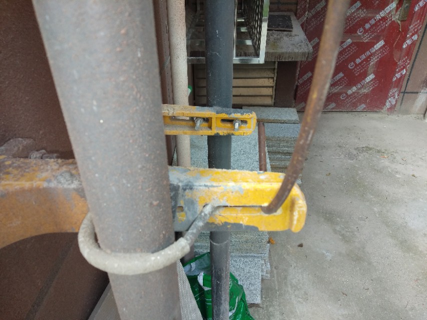 把钥匙忘在家里了怎么开锁,用钥匙锁门了怎么才能开锁