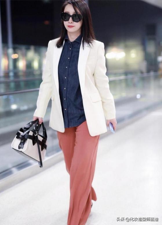 秦海璐白衬衫怎么搭,秦海璐穿西装走混搭风美又飒