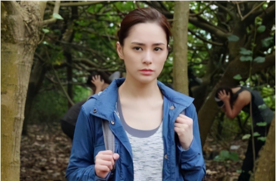 阿娇伤后首露面图片,阿娇晒出额头受伤照片