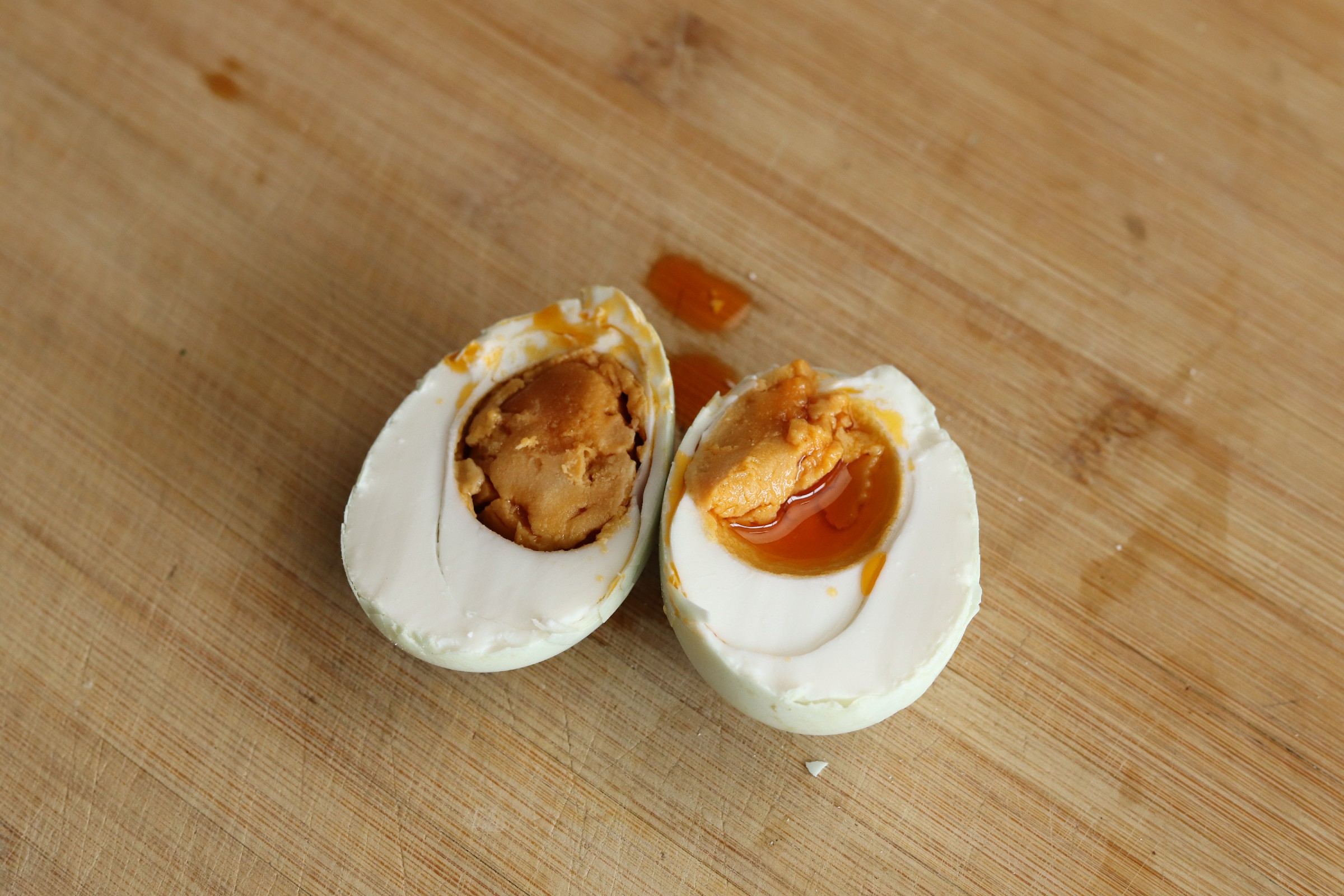 老妈腌咸鸡蛋的视频,妈妈腌咸鸭蛋的腌制方法