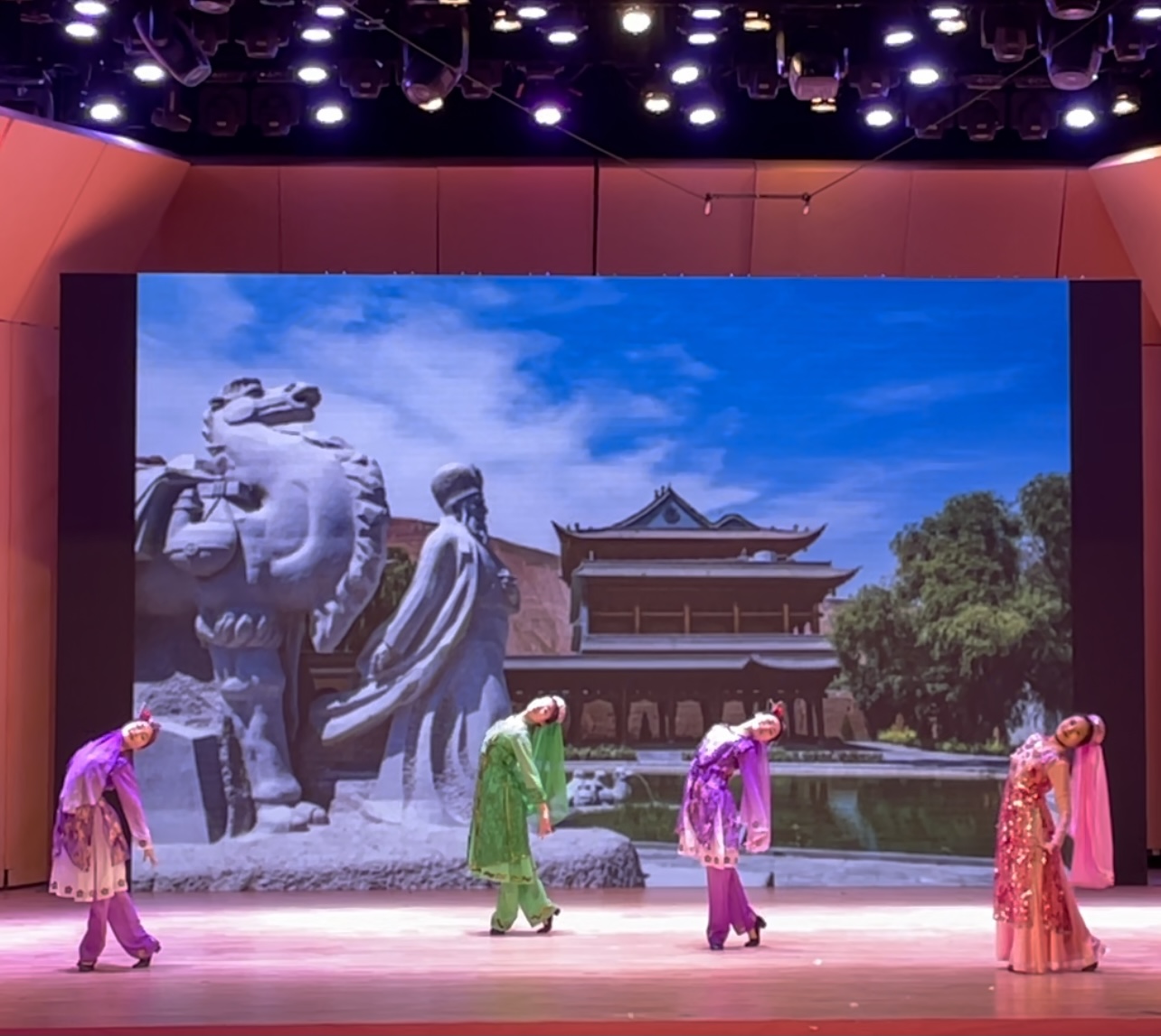 撒拉族舞蹈的经典动作,撒拉舞蹈