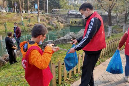 文明郫都丨守护生态颜值，郫都志愿者在行动！