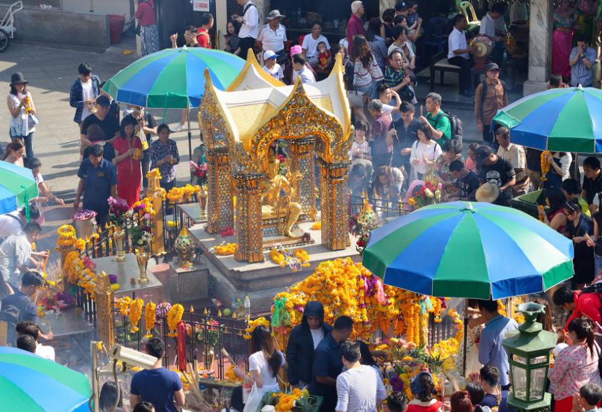 泰国四面佛正确拜法,泰国四面佛神檀旅游攻略