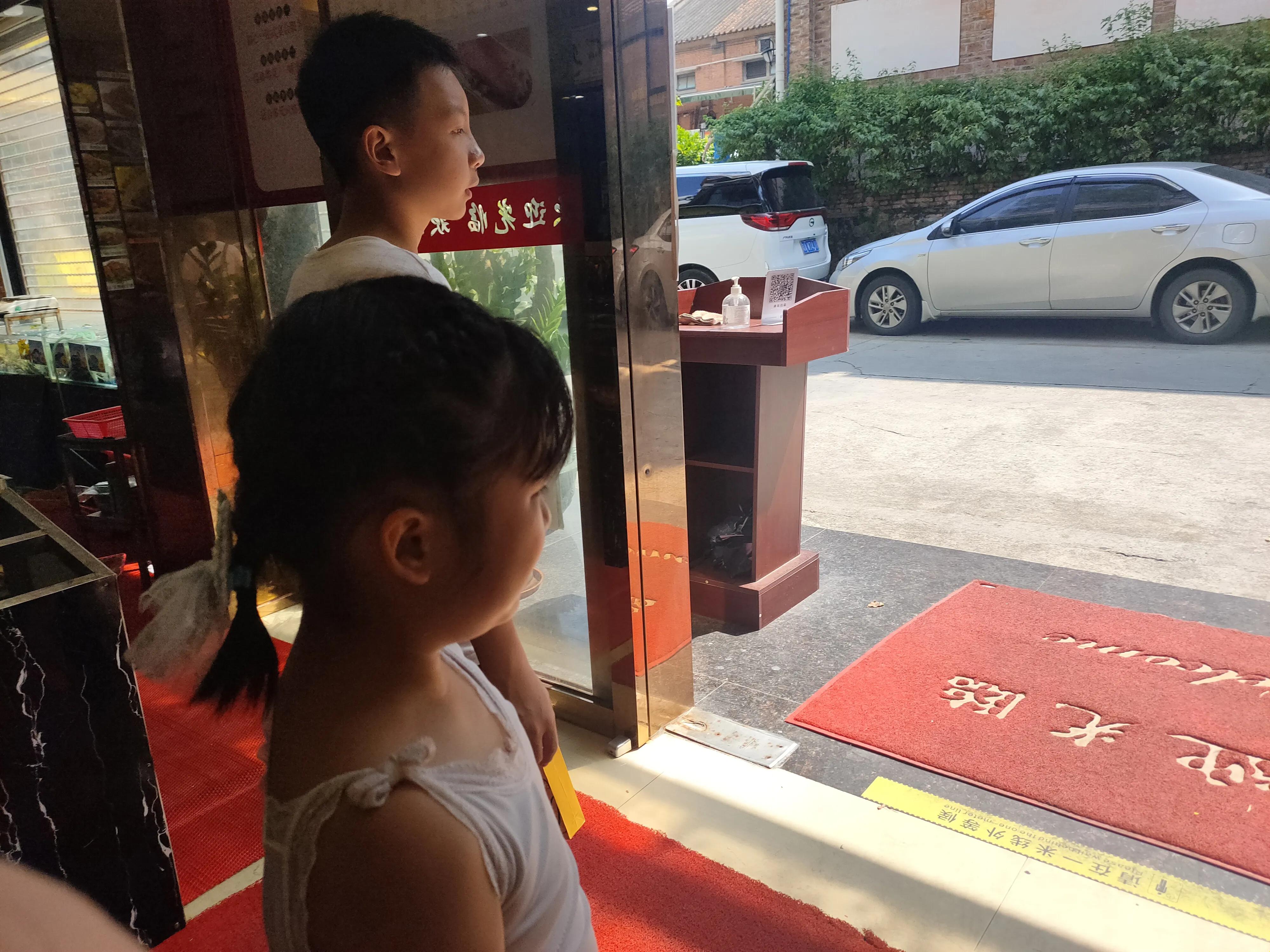 面对护短的婆婆我该怎么办,面对公公婆婆的偏心我无能为力