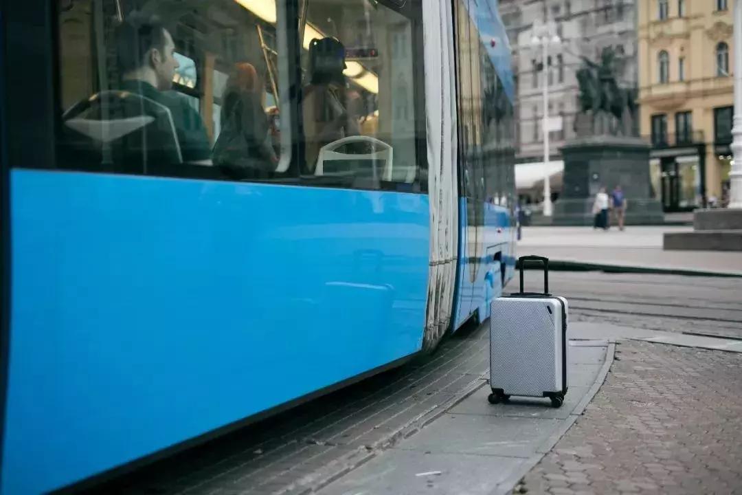 行李箱在动车丢了怎么找回,行李箱丢了怎么找回来