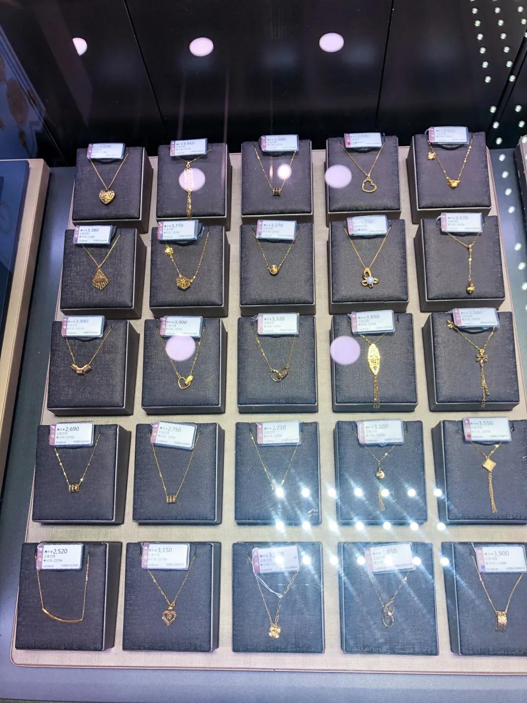 化妆品8折、拆盲盒送iphone、服饰5折，商场年中庆我选这家