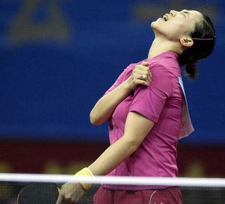 乒乓运动员王楠现在状况,世界冠军王楠患癌后丈夫不离不弃