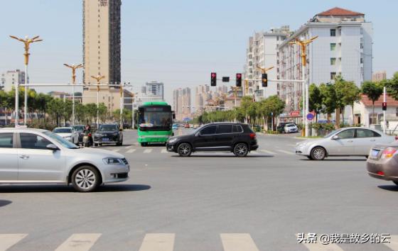 被公交车挡住闯了红灯怎么申诉,跟着公交车闯红灯了怎么办