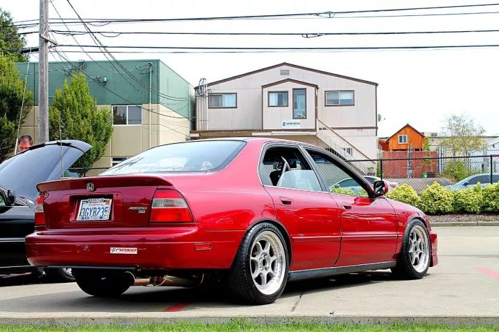 要看雅阁的改装案例还是看“别人家”的吧,国内实在不多