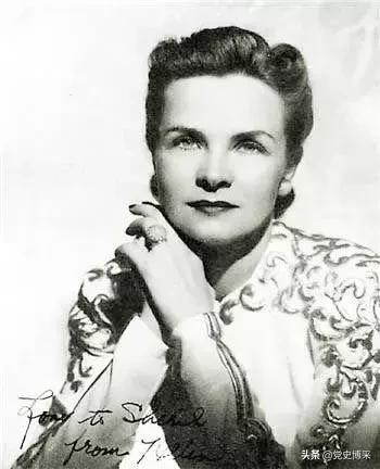 海伦：*诺斯**的第一任夫人，由于她的坚持毛*东泽**自传才能公诸于世，访问延安续写《西行漫记》