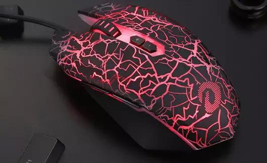 触发决胜局，高灵敏游戏鼠标增加命中率