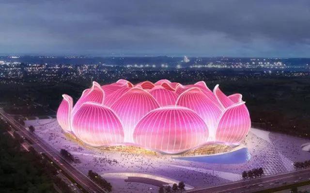 球迷现场监工！恒大新球场现神操作，建三层观景台俯瞰大球场施工