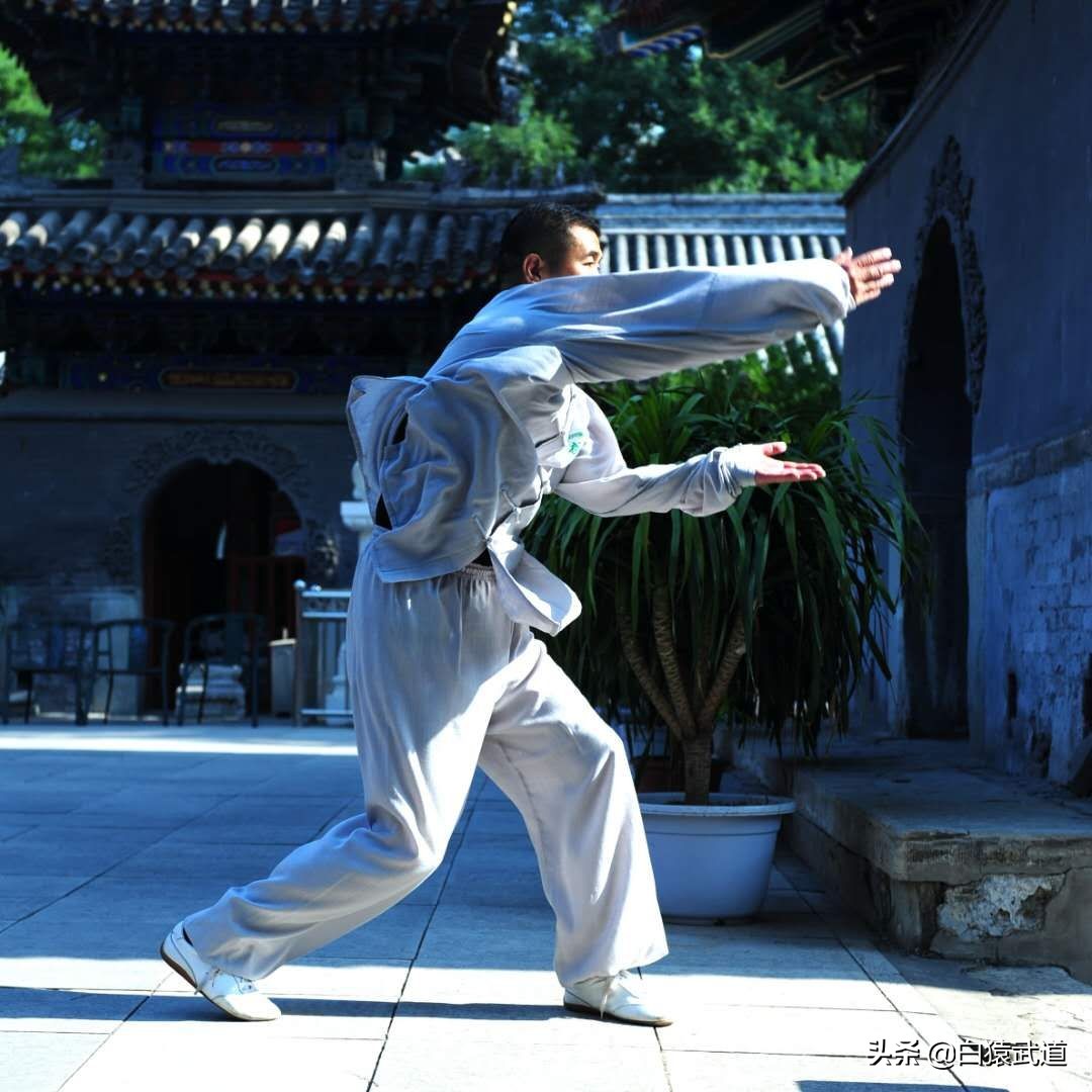 脊柱是人身体的龙脉,脊柱是人体的龙脉