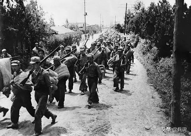 韩军宁死不当俘虏！打不赢就跑，速度超黑人，志愿军发明特殊战术