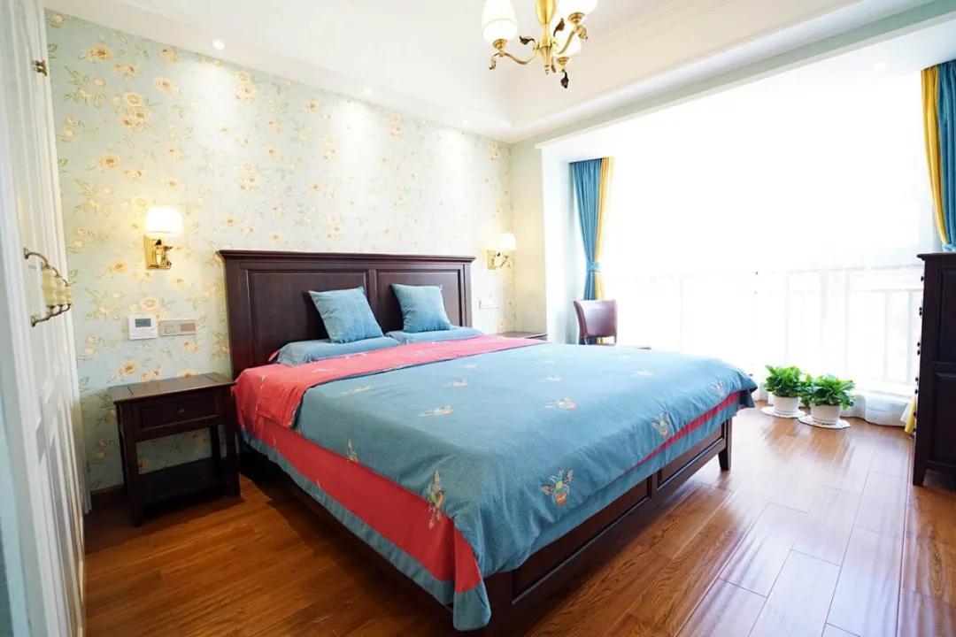 带阳台的卧室就这样装真的别犹豫,带阳台的卧室窗帘怎么装实用好看