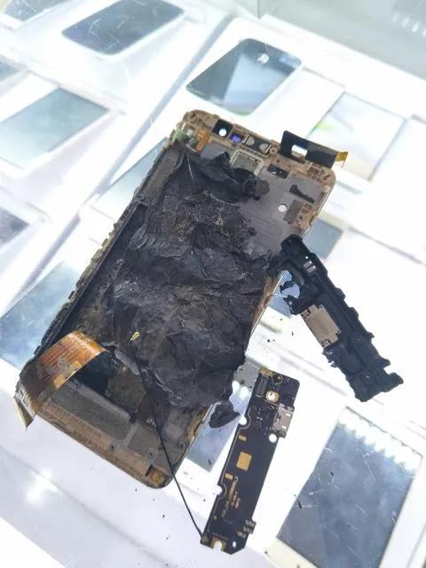 手机充电充满了不拔掉有什么影响,手机充电充一夜不拔好吗