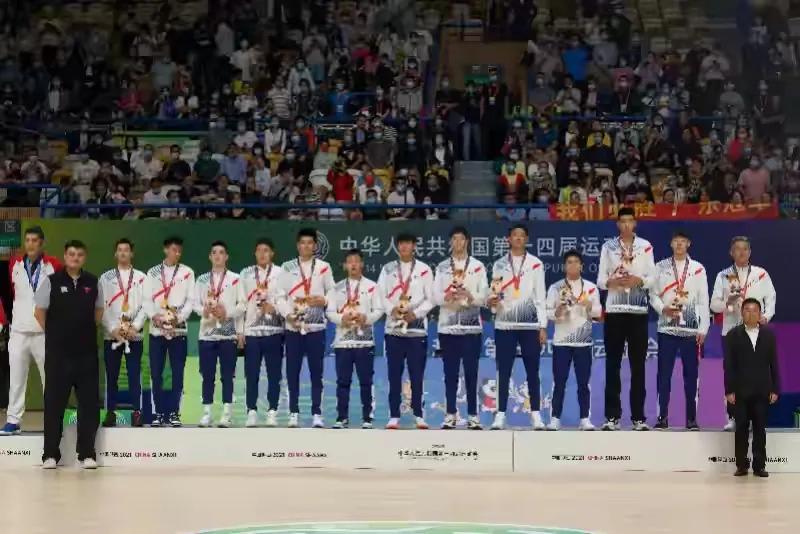 全运会男篮决赛张镇麟,打完比赛采访张镇麟