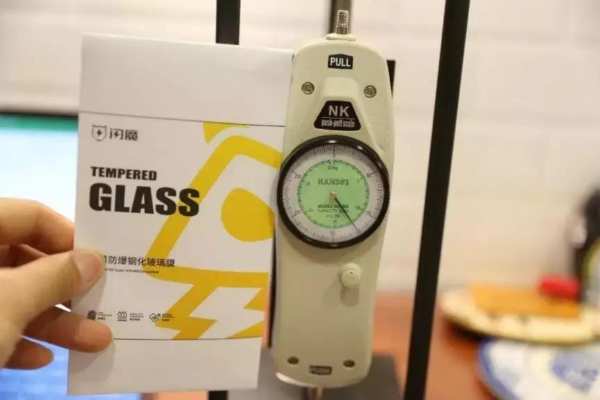 如何把手机的钢化膜拆下来,苹果手机钢化膜贴膜神器教程