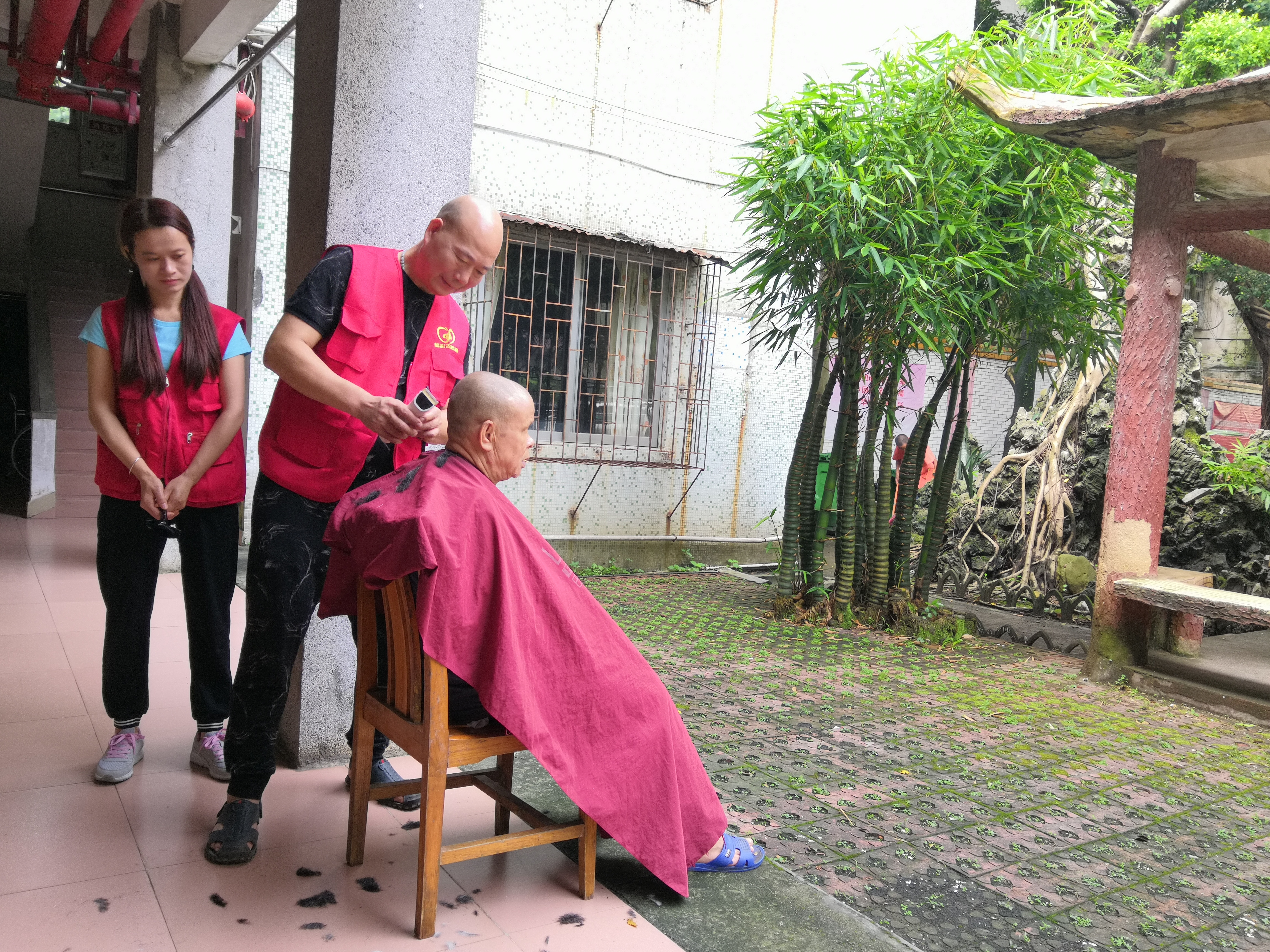 福彩爱心志愿者,福彩慰问儿童福利院孩子