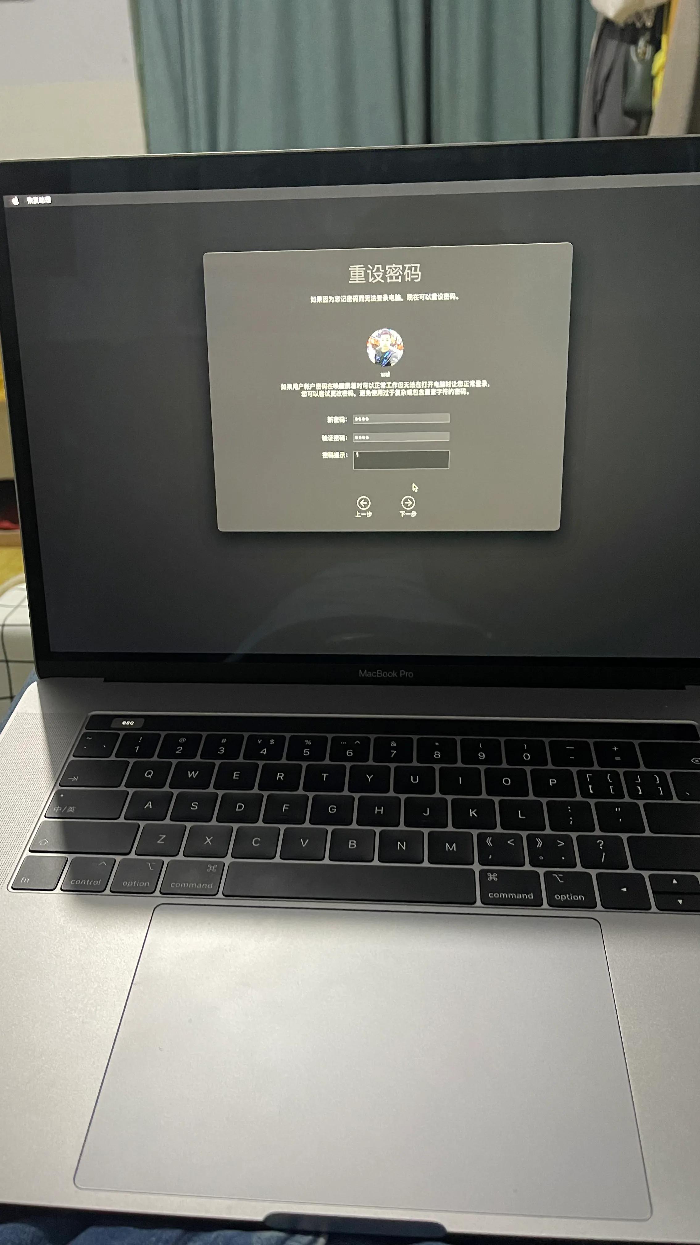 我一天天心怎么这么大呢。买了个二手苹果本这下完犊子了，不充电