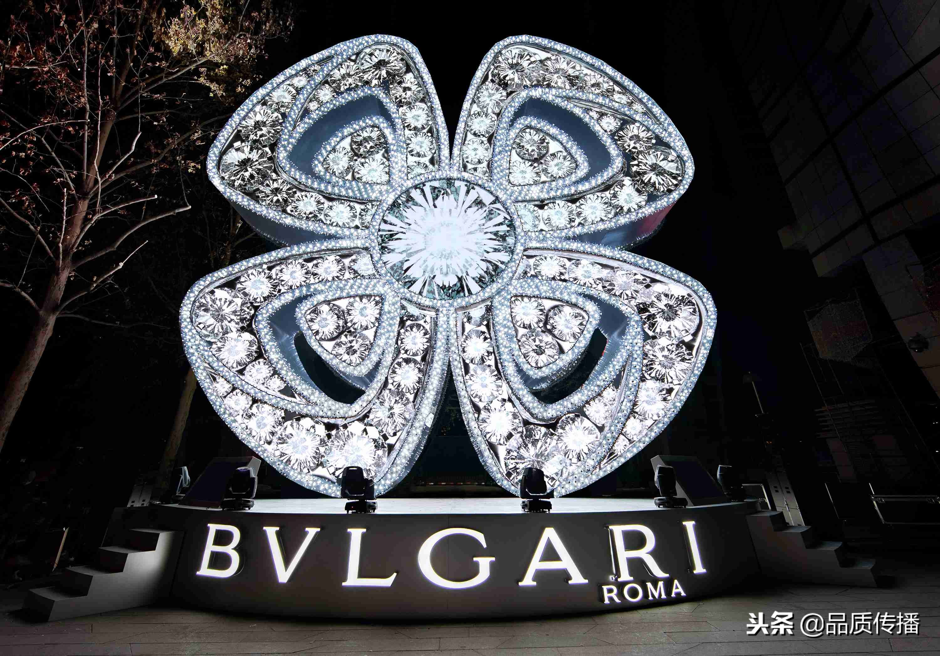 冬季严寒练兵备战,康斯登对比积家