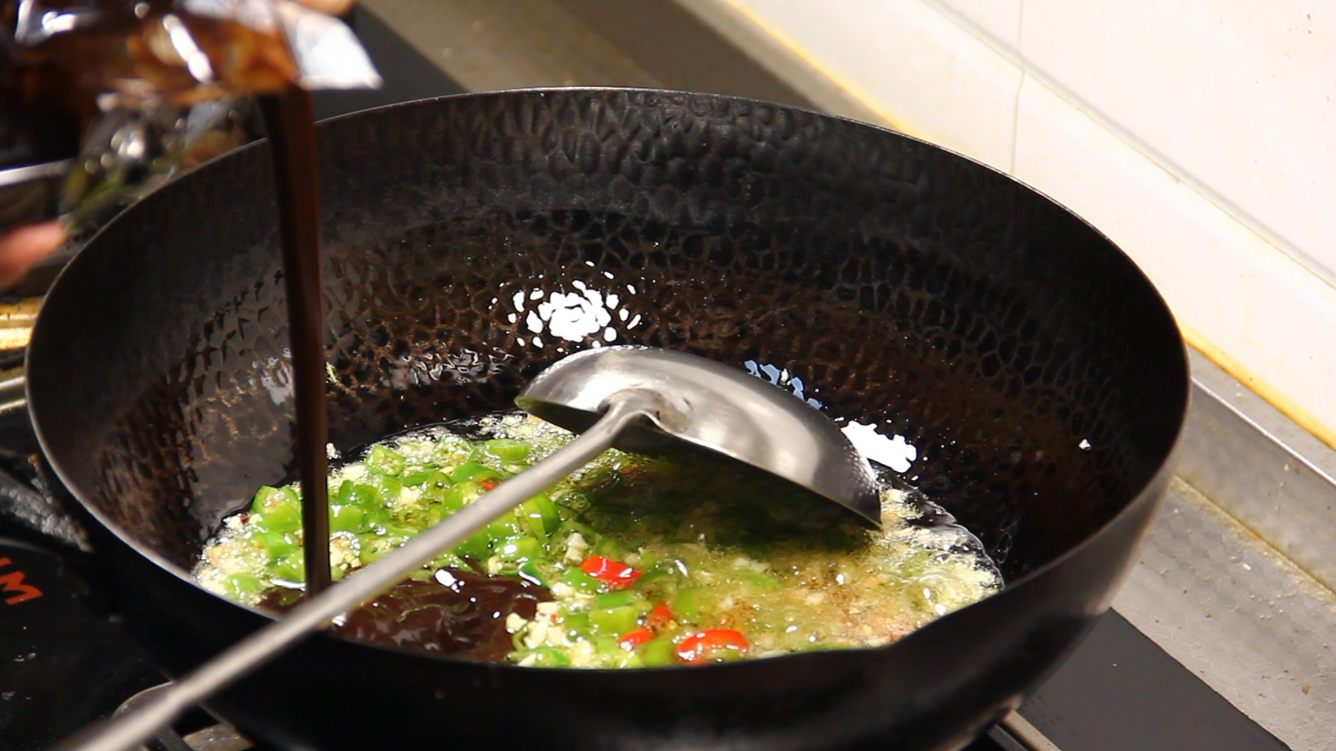 香菇牛肉酱二元一罐,香菇牛肉酱方便携带一小盒