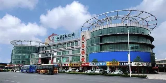 “眼镜第一县”的冰火两重天：有人日进斗金，有人坐困愁城