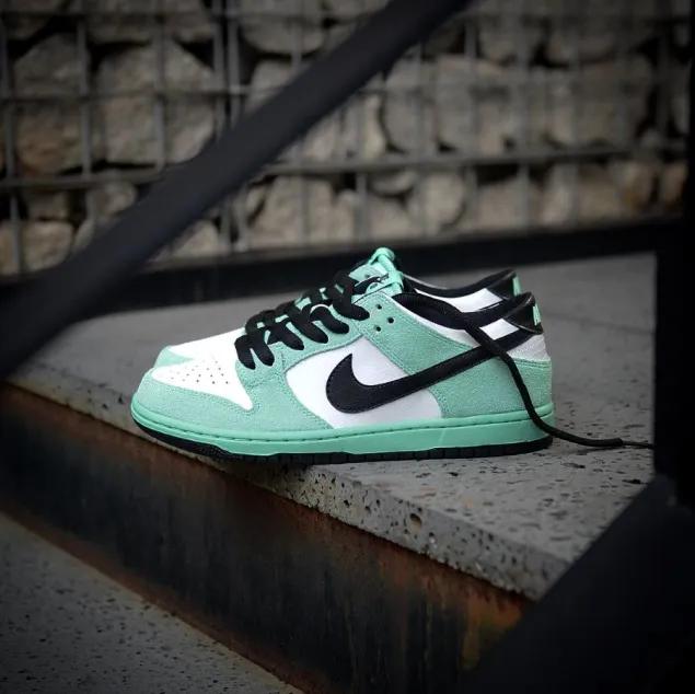 吹水鸭先知|一到考试同学们都纷纷穿起了Nike，懂得都懂