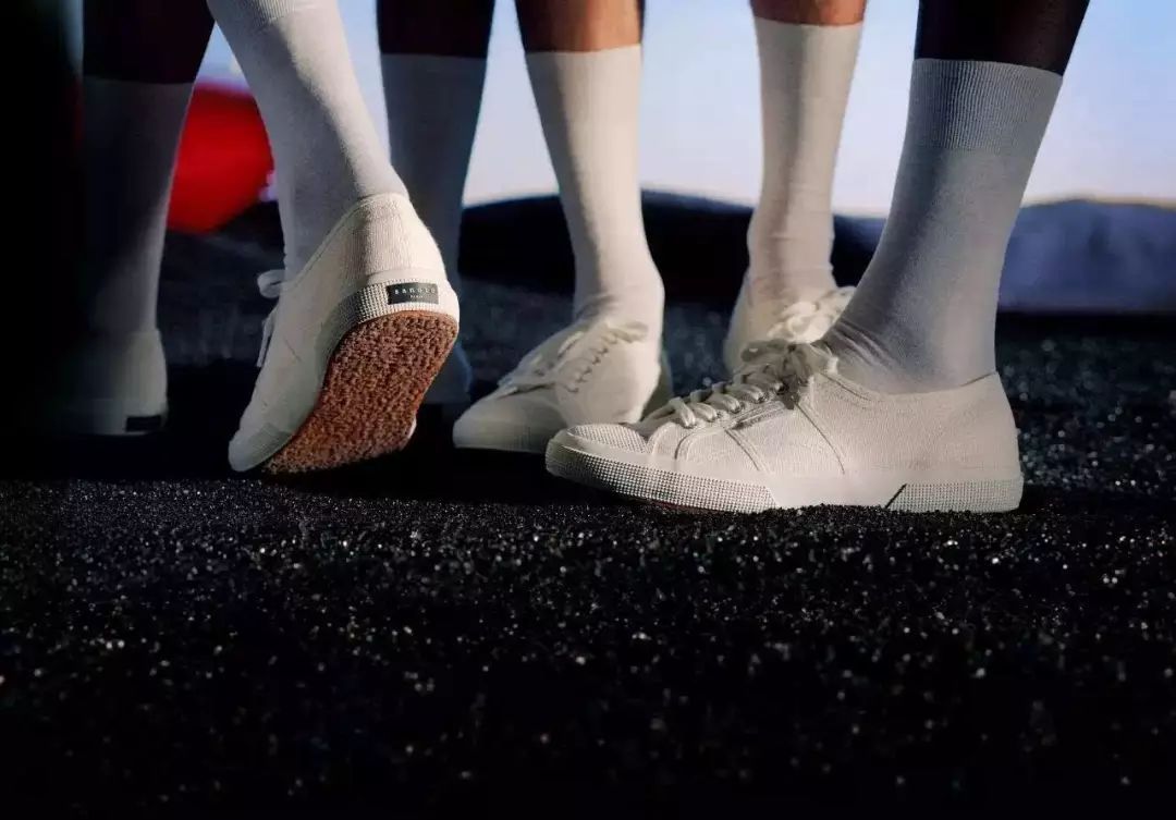 vans帆布鞋跟匡威哪个好,匡威和vans帆布鞋哪个品牌好穿