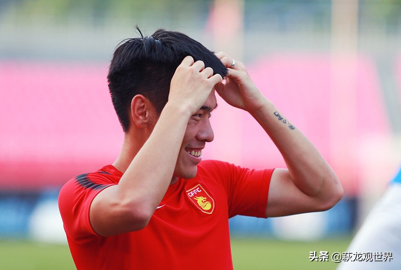 国足“钉子户”当属武汉门将！吉翔不如王刚？李铁和球迷就不一样