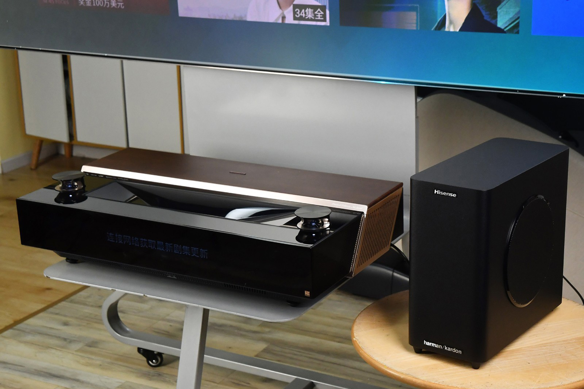 100寸液晶电视与激光电视对比,85寸的选液晶电视还是激光电视