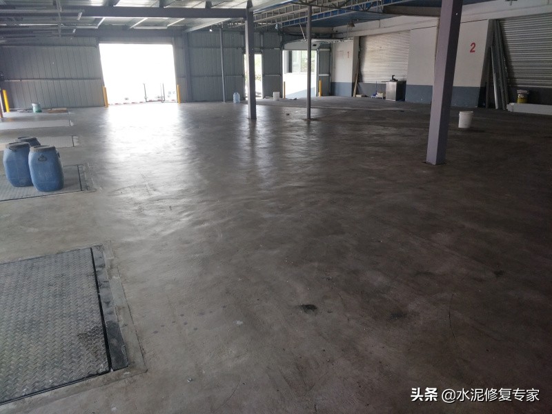 水泥地起砂是什么原因,家里水泥地起砂起灰怎么办