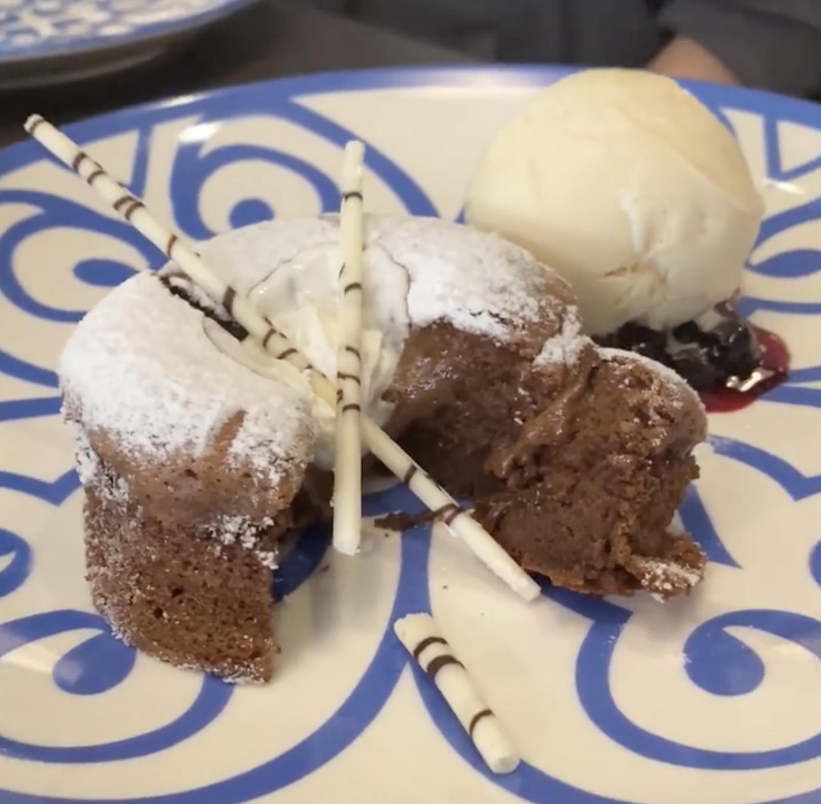 刘畊宏给周杰伦刷奶茶礼物,周杰伦生日照顾刘畊宏