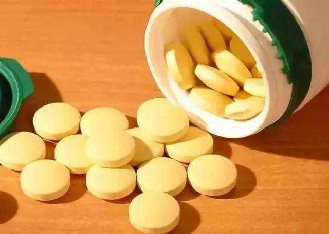 高三女生挤出“母乳”，仍坚称自己是处女，医生的话让妈妈泪目