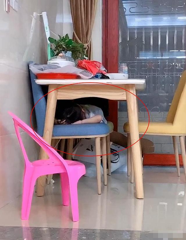 姐姐开学弟弟哭了想念姐姐,姐姐去上学弟弟舍不得姐姐打你