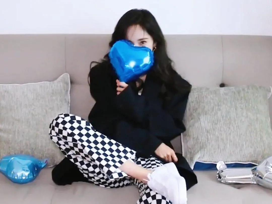 杨幂穿的运动鞋,中国风鸿星尔克鞋子