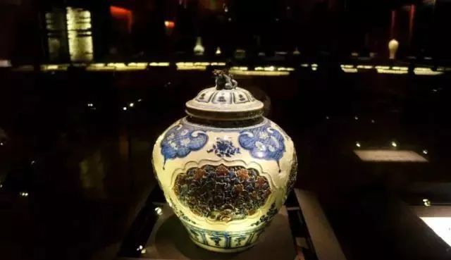 鐩涗笘涓浗缁忓吀浼犳壙,鐩涗笘涓浗鐡峰櫒