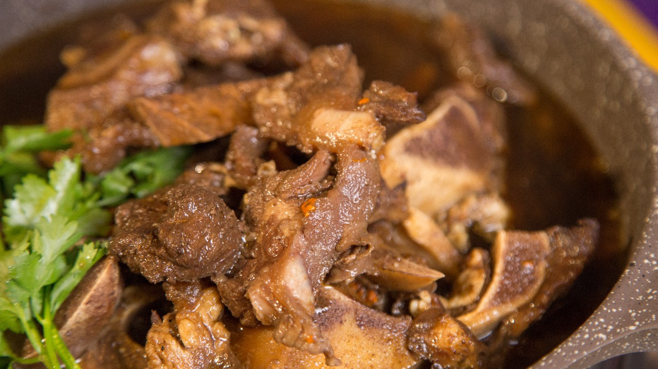 这家球迷必打卡胜地赢了！用牛蝎子锅+撸串，解锁夏日夜晚方式