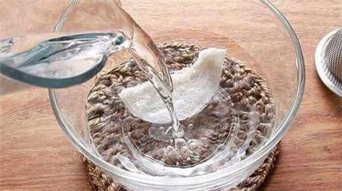 炖燕窝直接放在玻璃壶炖糊了,炖燕窝为什么用纯净水