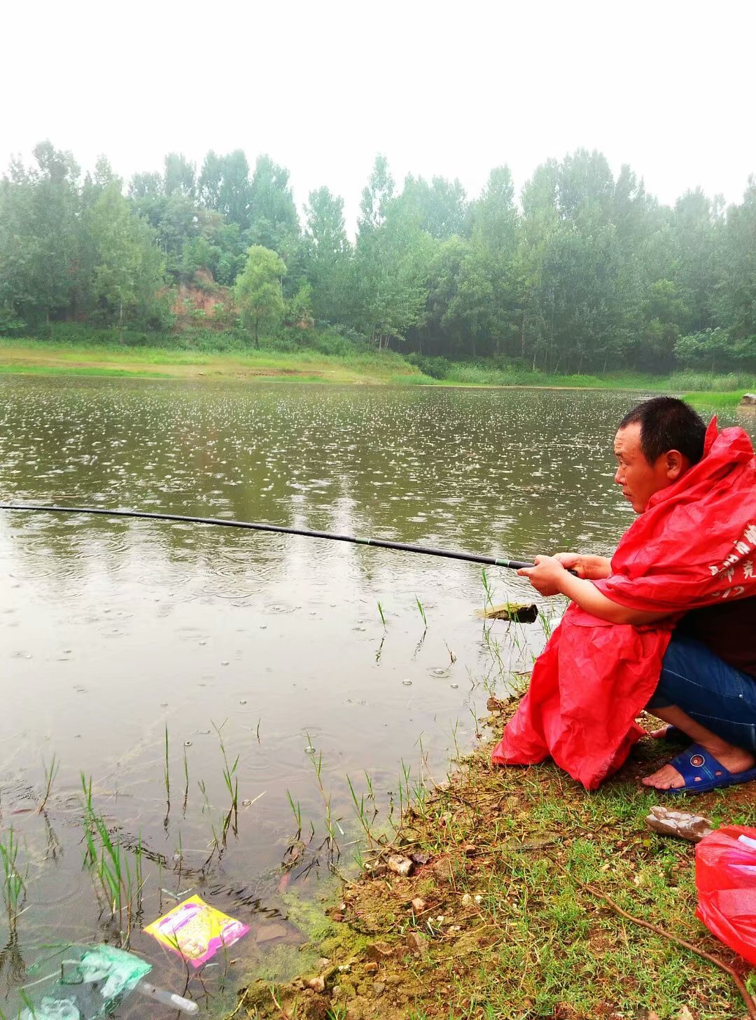 钓鱼新手有必要买偏好点的渔具吗,野钓一年渔具花费